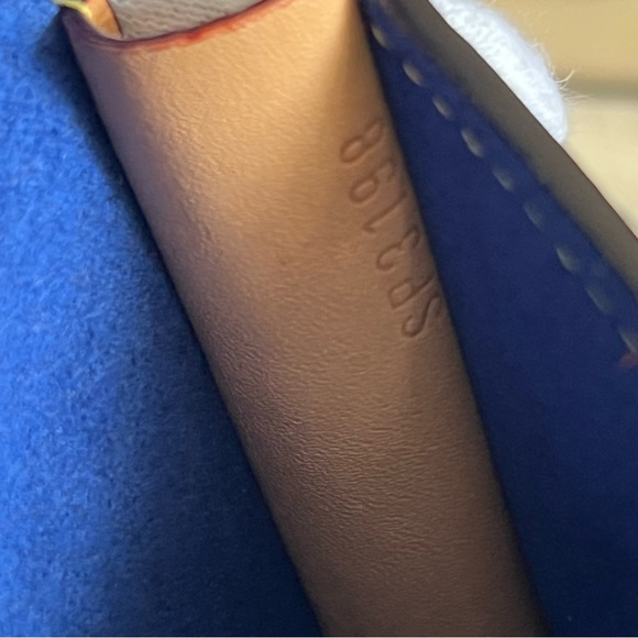 Louis Vuitton card case - Picture 5 of 10